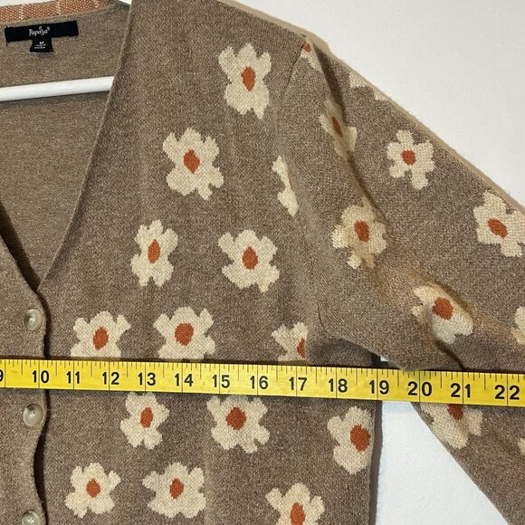Papaya Women’s Cardigan  V Neck Buttons Crop Sweater Beige Medium Size Flowers - Picture 8 of 11